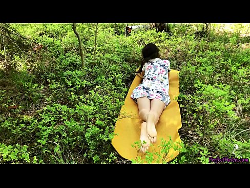 ❤️ Stranger on Tinder masturba a miña coña e fode apaixonadamente no bosque ️❌ Vídeo anal en nós ﹏